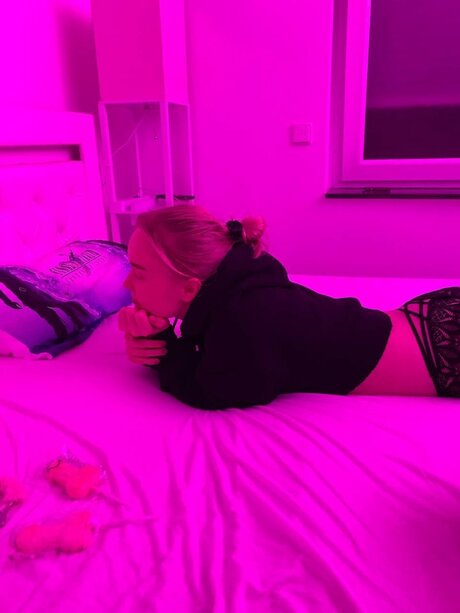 Naakte gelekte OnlyFans-foto van Angelic