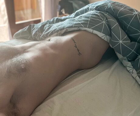 Naken lekkede OnlyFans-bilde av Luchinovolgare