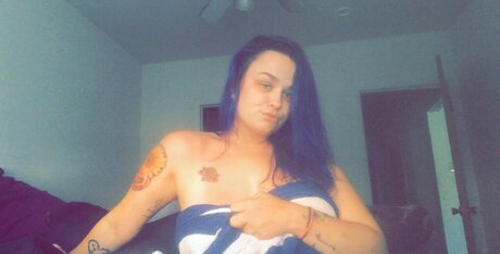 Naken lekkede OnlyFans-bilde av Madam Raven Moon