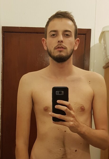 Naakte gelekte OnlyFans-foto van Stuart Maurice