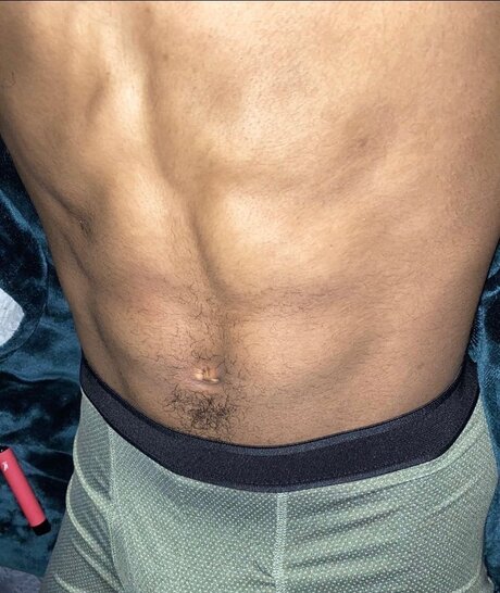 Naken lekkede OnlyFans-bilde av Traee
