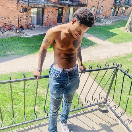 Naken lekkede OnlyFans-bilde av Monteecarlo