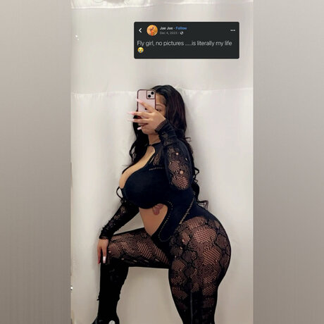 Naakte gelekte OnlyFans-foto van Ky