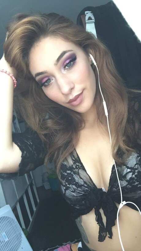 Naken läckt OnlyFans-bild av Alicia Hernandez