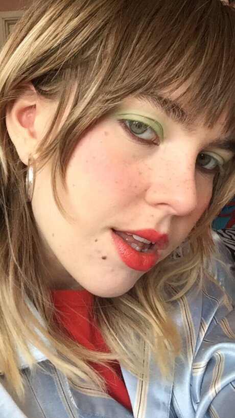 Naken lekkede OnlyFans-bilde av Safari Girl