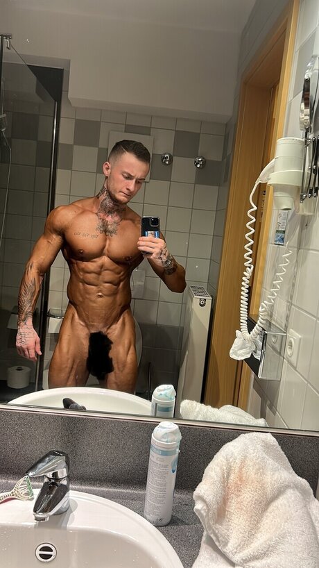 Naken lekkede OnlyFans-bilde av Eliasyoung