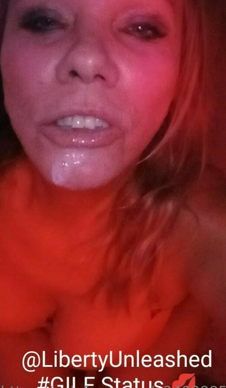 Naken lekkede OnlyFans-bilde av Libertyolove