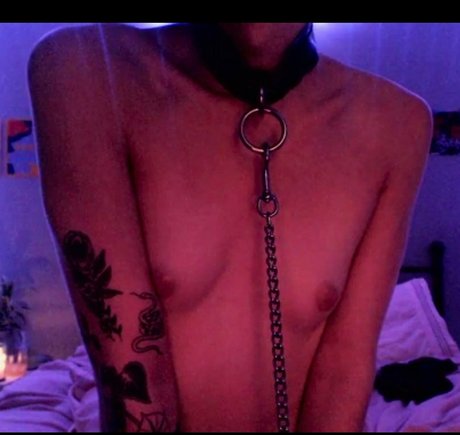 Naken läckt OnlyFans-bild av Fallenangelxoxo