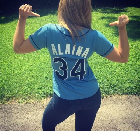 Naken läckt OnlyFans-bild av Lauren Alaina