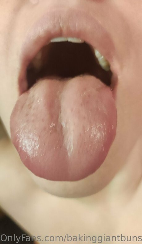 Naakte gelekte OnlyFans-foto van Bakinggiantbuns