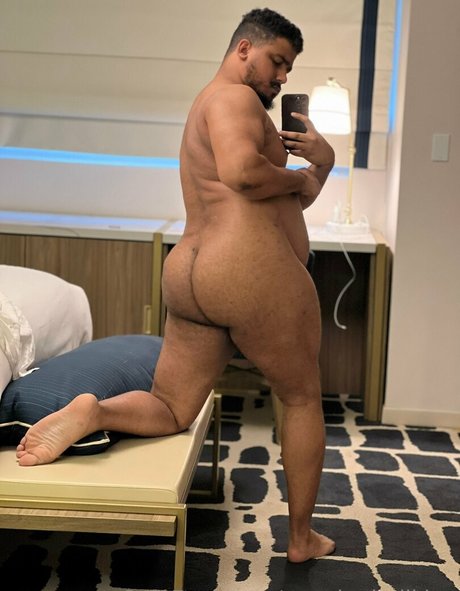 Nahá fotka uniklých OnlyFans od Growingbullking