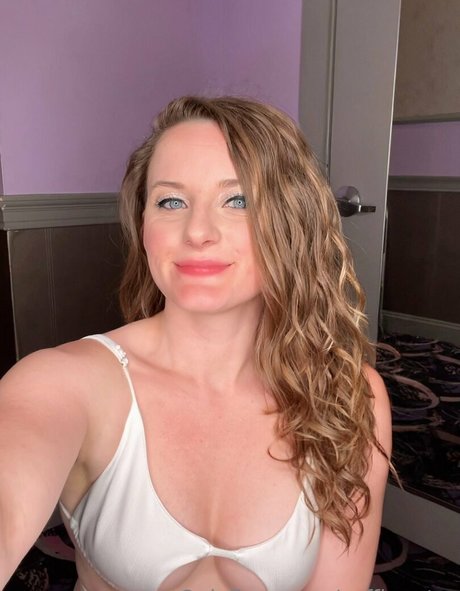 Nahá fotka uniklých OnlyFans od Saffirestar
