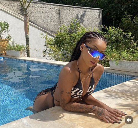 Nacktes geleaktes OnlyFans-Foto von Isis Pequine
