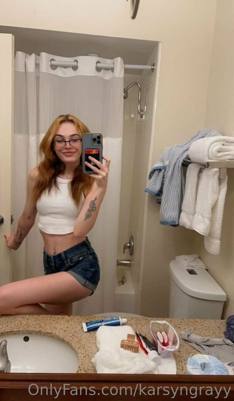 Alaston vuotanut OnlyFans-kuva Karsyngrayy
