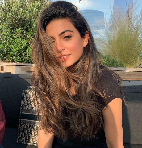 Naakte gelekte OnlyFans-foto van Emeraude Toubia