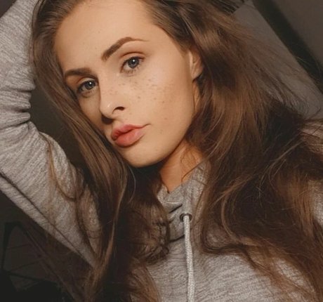 Naken läckt OnlyFans-bild av Nikki Harper