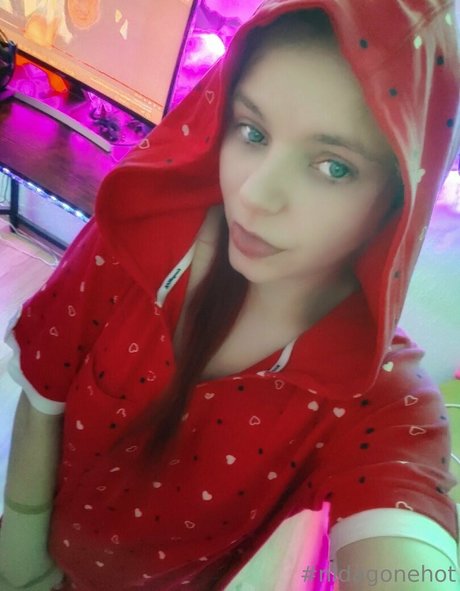 Naken lekkede OnlyFans-bilde av Kimprivat