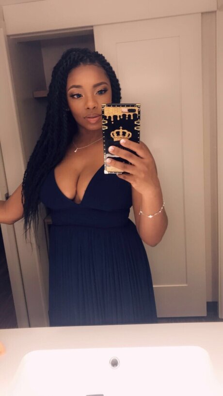 Nahá fotka uniklých OnlyFans od Deliciously Tasty