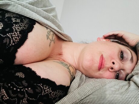 Naken lekkede OnlyFans-bilde av Darkhairedtemptress