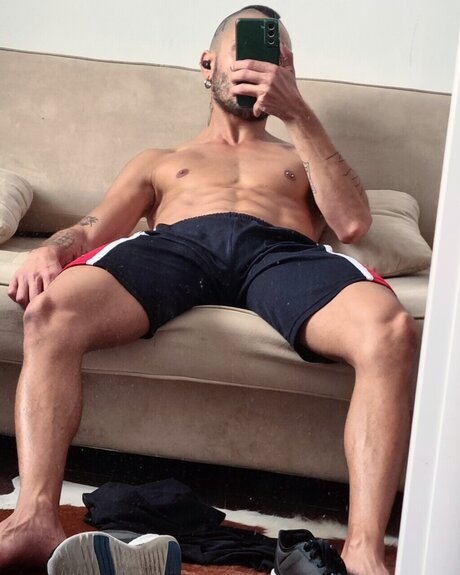 Naken lekkede OnlyFans-bilde av Paolo M