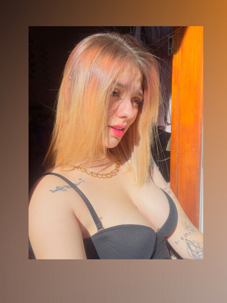 Nahá fotka uniklých OnlyFans od Yosoyana