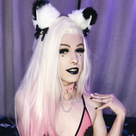 Naken lekkede OnlyFans-bilde av Luna