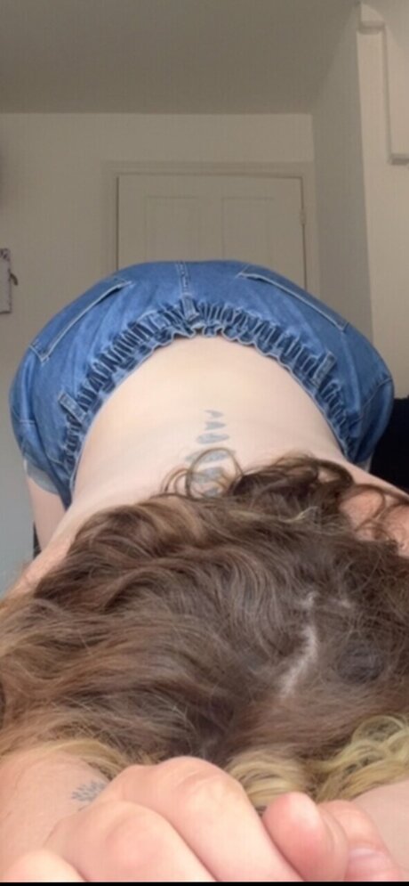 Alaston vuotanut OnlyFans-kuva Lolablue22