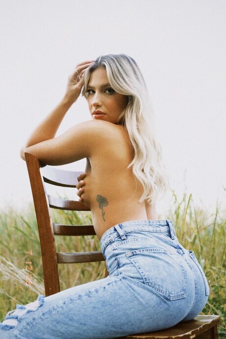 Naken lekkede OnlyFans-bilde av Laurenn