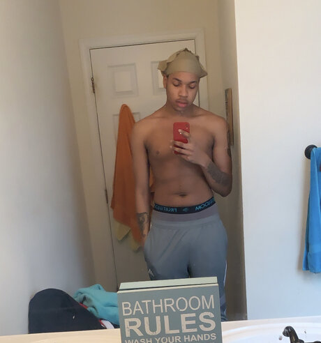 Naken läckt OnlyFans-bild av Shaun 