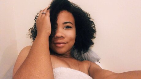 Naken lekkede OnlyFans-bilde av Honey