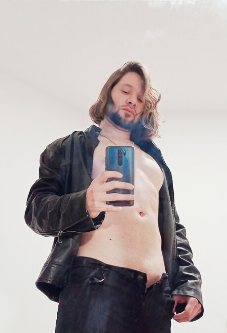 Nahá fotka uniklých OnlyFans od Maxi