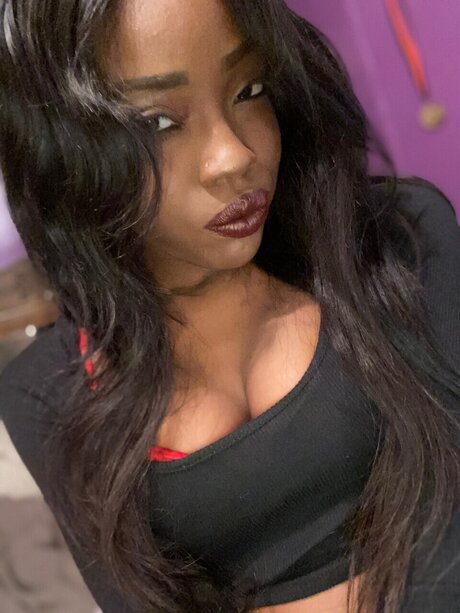 Naken läckt OnlyFans-bild av Purehoney