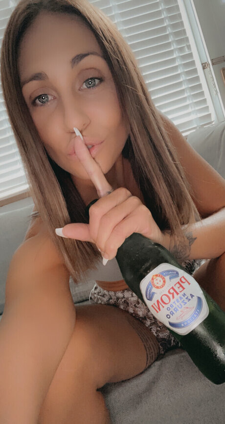 Naken lekkede OnlyFans-bilde av Skullbabe