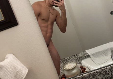 Naken lekkede OnlyFans-bilde av Theoneelunico