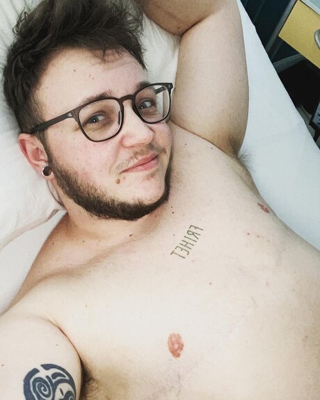 Naken läckt OnlyFans-bild av Bennett
