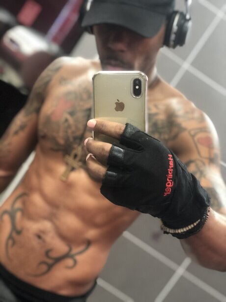 Naken lekkede OnlyFans-bilde av Trboogie