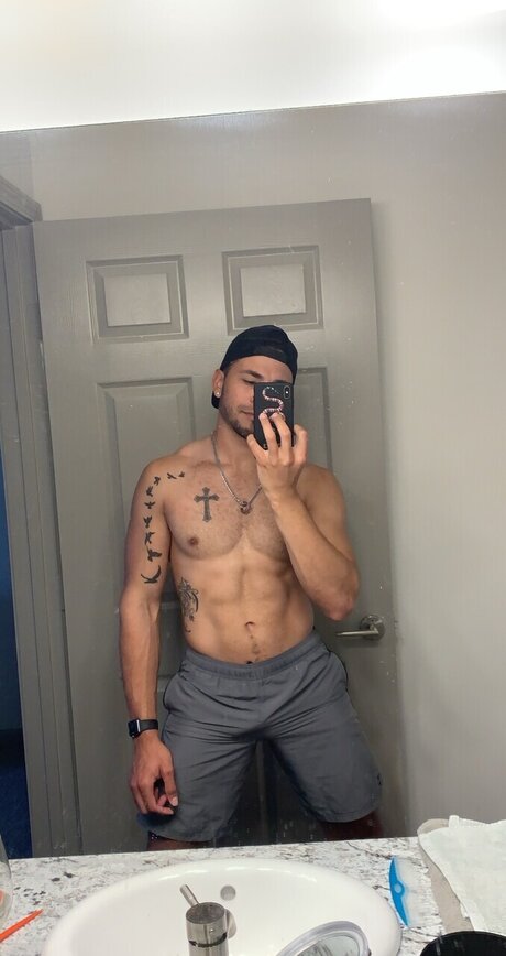 Alaston vuotanut OnlyFans-kuva Victor Miguel
