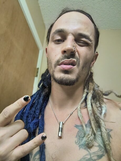 Naken lekkede OnlyFans-bilde av Dread