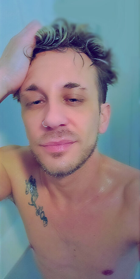 Naken lekkede OnlyFans-bilde av Alex Dabootee