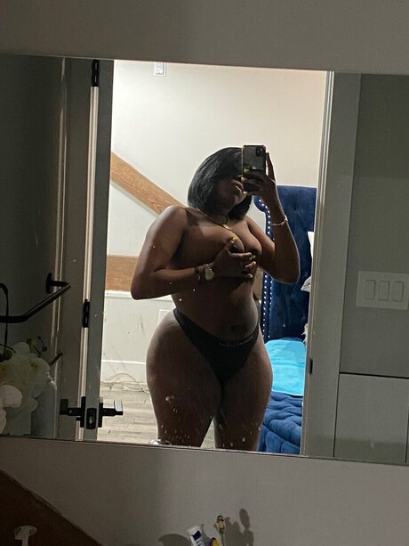 Naken lekkede OnlyFans-bilde av Fluffybutt