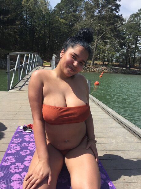 Naken lekkede OnlyFans-bilde av Miaaa