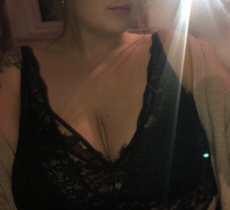 Naakte gelekte OnlyFans-foto van Sasha