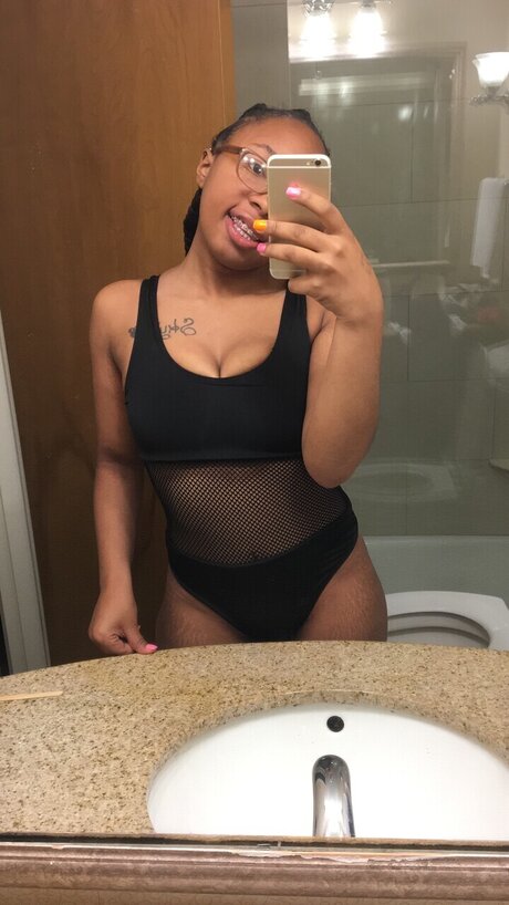 Naken lekkede OnlyFans-bilde av Tyshaee