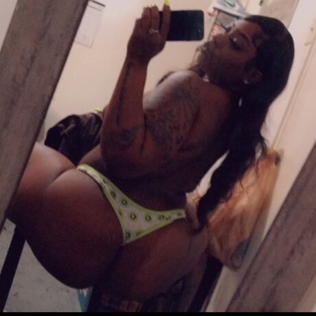 Naken lekkede OnlyFans-bilde av Chocolatebaby 