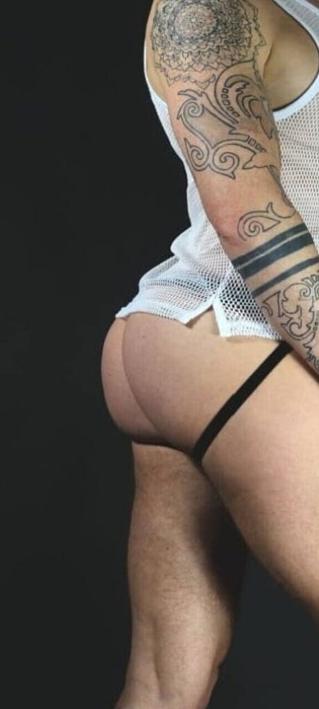 Naken lekkede OnlyFans-bilde av Greg Lavigne