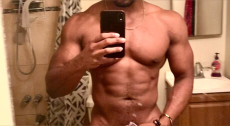 Naken lekkede OnlyFans-bilde av Kvngmje