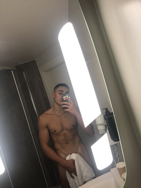 Naken lekkede OnlyFans-bilde av U65520386