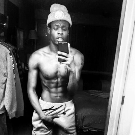 Naken lekkede OnlyFans-bilde av Valentino