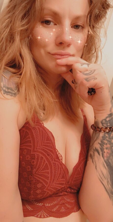 Naken lekkede OnlyFans-bilde av Rockabillyxx