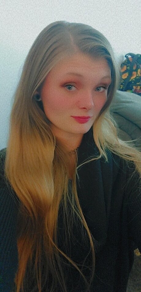 Naken lekkede OnlyFans-bilde av Hootiehoo420